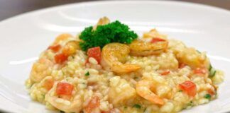 risotto cremoso ai gamberi, non utilizzo ne burro ne latte e nemmeno la panna, ma viene lo stesso con una cremina pazzesca