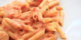 Penne al baffo, se non ce l'hai nel curriculum non sei forte ai fornelli: 10 minuti e ti salvi la cena con un paio di euro