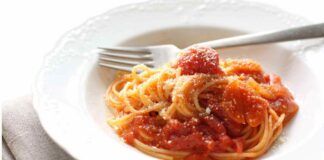 Spaghetti al pomodoretto datterino, ma quali cotture di ore ore e sughi ribolliti, ti faccio in 10 minuti il Top dei primi piatti - RicettaSprint