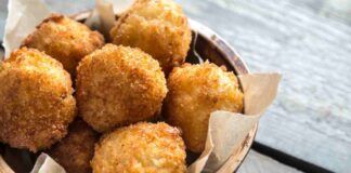 Non sapevo come smaltire la mozzarella ho preparato queste polpettine per cena, non le solite e ho steso tutti anche il maritino