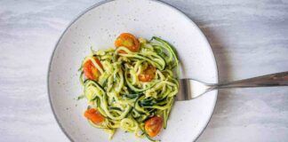 Ho conquistato le mie amiche con gli spaghetti di zucchine, solo 350 kcal, a pranzo stiamo sempre insieme oramai