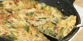 La frittata di zucchine la faccio in padella è talmente soffice e leggera che tutti penseranno che l'abbia cotta in forno