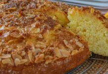 La mattina preparo la torta alle mandorle e arancia corrono tutti a tavola prima che suona la sveglia, la colazione non è più la stessa