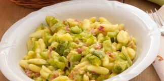 La ricetta per preparare una magnifica pasta al forno con zucchine e guanciale