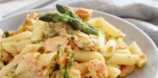 Pranzetto light con la pasta, ho aggiunto gli asparagi e il tonno e il piatto è diventato delizioso - RicettaSprint