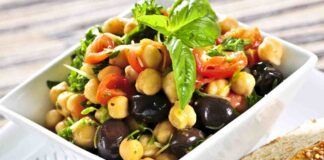 Per il pranzo faccio un'insalata di ceci ipocalorica solo 200 kcal, basta con i primi piatti solo così riesco a perdere peso