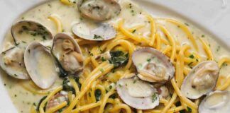 Spaghetti vongole e crema di limone: un piatto di pasta che ti farà sentire come al ristorante, le vongole e limone ti conquisteranno a ogni boccone