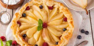 In 5 minuti e senza impasto ti faccio preparare una torta alla frutta per un dopo cena unico Ricettasprint