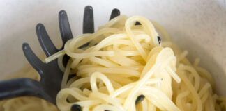 Voglia di un piatto tradizionale ma rivisitato Condisci gli spaghetti con 3 ingredienti e in 10 minuti è a tavola