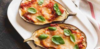 Melanzane imbottite alla pizzaiola: niente di più facile e veloce da fare, con la friggitrice ad aria risolvo la cena in pochi minuti