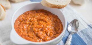 Pappa al pomodoro: non sai cos'è! Nonna non te la faceva? Ricetta salva sprechi con solo pane vecchio e pomodoro, è buonissima!