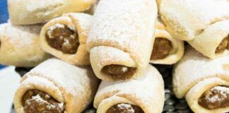 Nessuno sa resistere ai miei cannoli di frolla al Rocher: è decisamente lo spuntino delle domeniche in compagnia da fare in un lampo