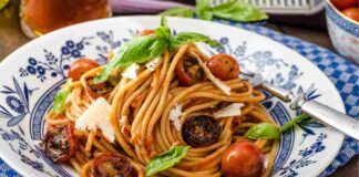 La pasta al pomodoro che ci piace, solo 2 ingredienti non è quella che mangi di solito, questa è il TOP