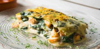 Pensi che fare le lasagne in estate è da pazzi? Se le provi così cambi idea, mescola salmone e spinaci e vedi che ti mangi!