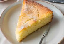 Questa è meglio della torta paradiso, la preparo senza farina e una fetta tira l'alta! - RicettaSprint