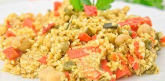 Come mi preparo il cous cous in estate? Ecco 5 ricette deliziose con meno di 350 kcal che ti fanno stare a tavola in poco tempo