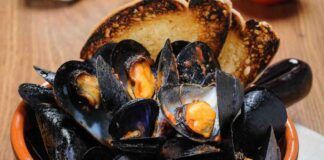 Il sauté di cozze e vongole io lo faccio come mia nonna e ti dico che spacca: l'unico neo è che ci vuole un chilo di pane per terminare il guazzetto