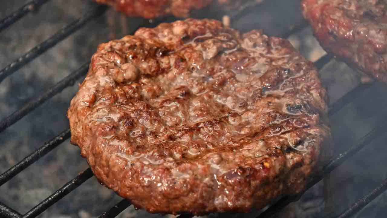 Come cucinare gli hamburger alla perfezione trucchi e consigli