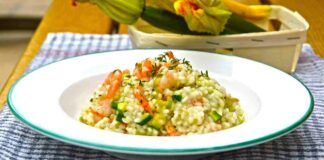 Oggi pausa dai piatti freddi, vado di risotto ma buono pure per l'estate, il mix di limone gamberetti e zucchine spacca!