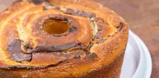 Ciambellone altissimo variegato alla Nutella cosa aspetti preparalo a colazione metterai il buon umore a tutti