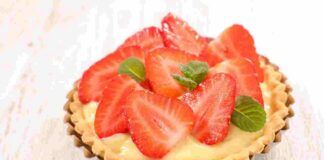 Crostatine morbide con crema al limone e fragole