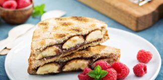 French toast alla banana e cioccolato per una colazione gustosa ricca e diversa dalla solita litigheranno per l'ultimo pezzo