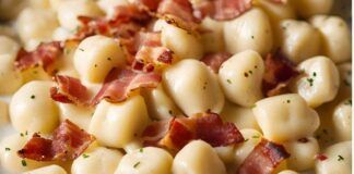 Gnocchi cremosi e morbidi, metto anche la pancetta croccante e la cena è subito servita - RicettaSprint