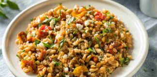 Nella mia insalata di farro c'è di tutto e di più, ma non fa ingrassare basta scegliere i giusti ingredienti