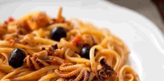 Pasta light con calamari e olive