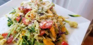 Piatto del giorno è l'insalata estiva tante verdure e poche calorie, la combo che ci piace, non metti neanche un grammo