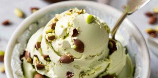 Pistacchio stracciatella, il gelato questa volta te lo preparo io e anche senza gelatiera - RicettaSprint