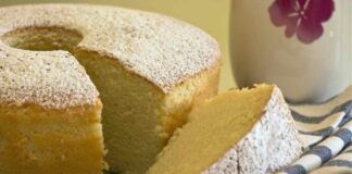 Soffice come nuvola e leggera come una piuma il ciambellone al latte della nonna non delude mai, solo 120 Kcal