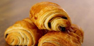 Ho messo del ripieno goloso in questi fagottini di pasta sfoglia e ti dico che la colazione è stata un successo, li vorrai mangiare sempre!