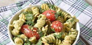 Preparati al bis con questa pasta estiva: bastano 3 ingredienti per un pranzo veloce che sparisce subito, parola mia!