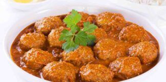 Non rinuncio mica alle polpette al sugo come le faceva mia nonna: è la mia soluzione per un pranzo da primo e secondo senza sforzi!