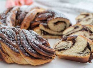 Ciambellone intrecciato al fondente, così facile da fare che puoi portarlo a tavola tutte le mattine