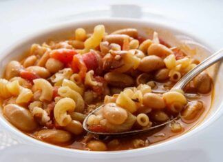 Dimentica la classica pasta e fagioli, quella di nonna Pina non teme rivali, lei aggiunge un ingrediente segreto che la rende più saporita