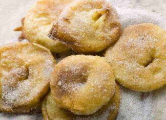 Con due mele un po’ bruttine faccio delle frittelle deliziose per la merenda, mio marito ne mangia due alla volta - RicettaSprint