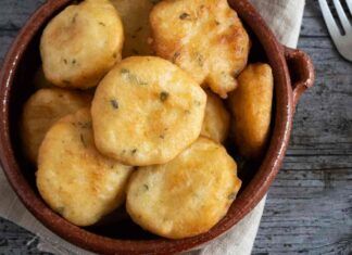 Frittelle salate al pecorino, una novità che nessuno si aspetta, prendi per la gola tutti, questa ricetta spacca