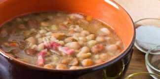 La zuppa di fagioli la faccio con il farro, la preferiscono così e devo dire che è molto saporita