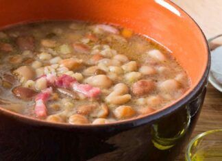 La zuppa di fagioli la faccio con il farro, la preferiscono così e devo dire che è molto saporita