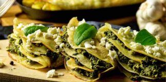 Le crepes senza uova con spinaci e mozzarella le preparo spesso a cena, non accendo neanche il forno, 10 minuti e sono in tavola