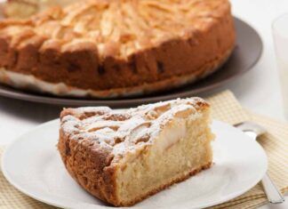 Non faccio la classica torta di mele, mi piace aggiungere questo ingrediente che la rende morbida e soffice da sciogliersi in bocca