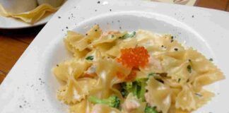 Pasta con broccoli e salmone