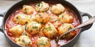 Polpette di ricotta al sugo di pomodoro, morbide e incredibilmente saporite