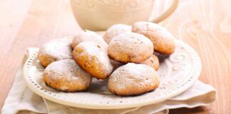 Ti basterà un vasetto di yogurt e preparerai dei biscotti leggerissimi e morbidi per la colazione, cosa aspetti falli subito!