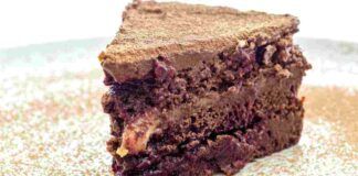 Torta con cacao e cereali