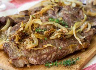 Bistecca tenerissima: se la fai marinare e la cuoci in padella con la ricetta vecchia di 80 anni, sarà perfetta