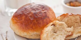 Il nome dice tutto! Brioche pandoro: in assoluto le più morbide e golose del web, falle così e ci metti un attimo!