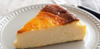 Dimenticati di quelle cheesecake che cuociono in forno per un ora, questa torta cremosona sembra quasi budino ti svelo il trucchetto!